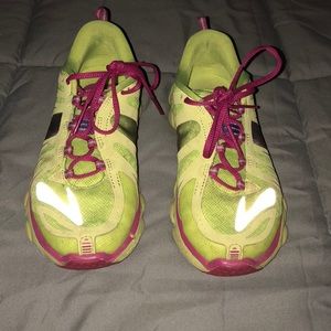 Girls Brooks shoes (size 1.5)